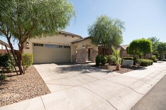 Building Photo - 9129 W Sells Dr