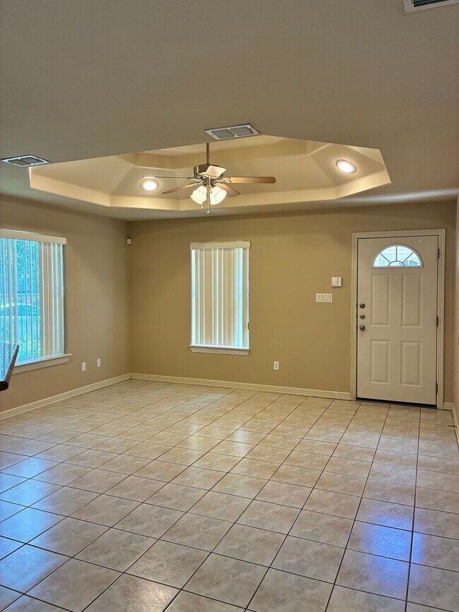Building Photo - 1206 S Palm Dr