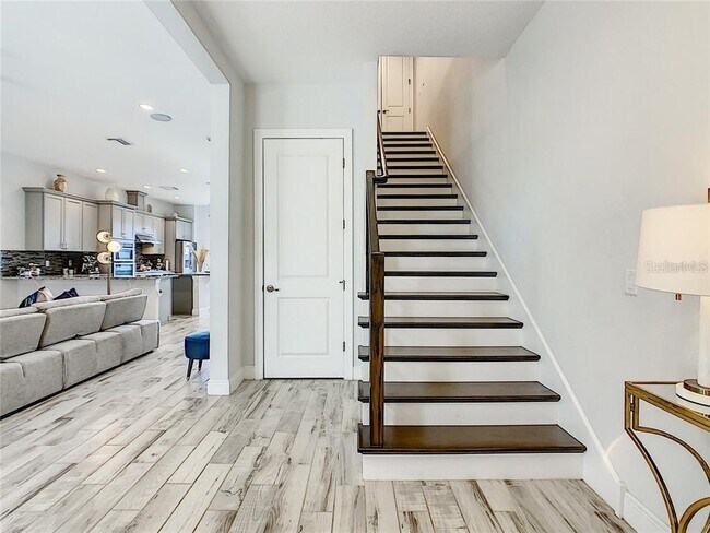 Foto del edificio - 8927 Fountain Palm Alley