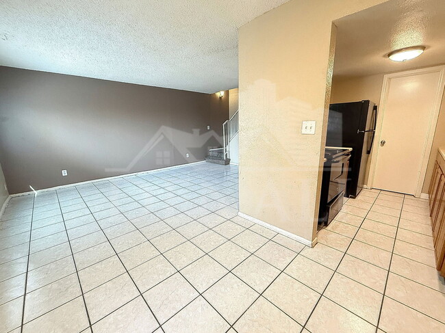 Foto del edificio - 4514 E Riverside St