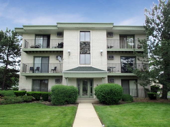 84018425 Captons Ln, Darien, IL 60561 Apartments in Darien, IL