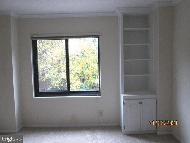 Building Photo - 203 Yoakum Pkwy