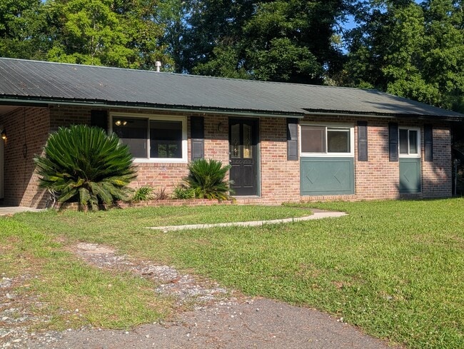 Building Photo - 634 Constant Dr