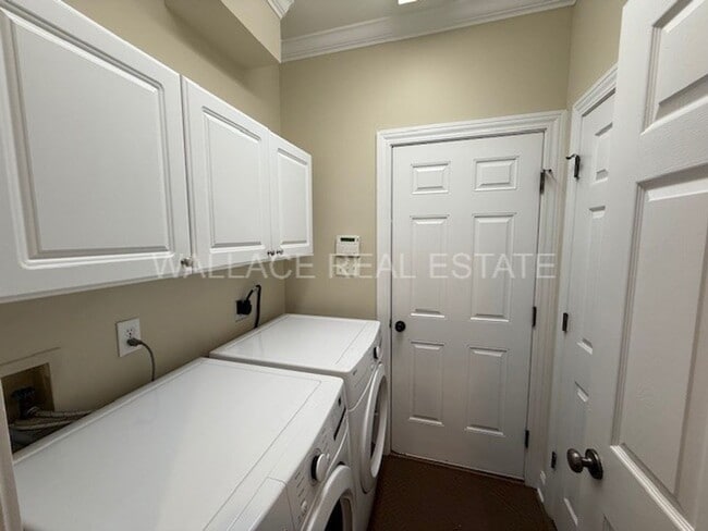 Building Photo - MAIN LEVEL LIVING IN THE HEART OF FARRAGUT...4 BEDROOM!!