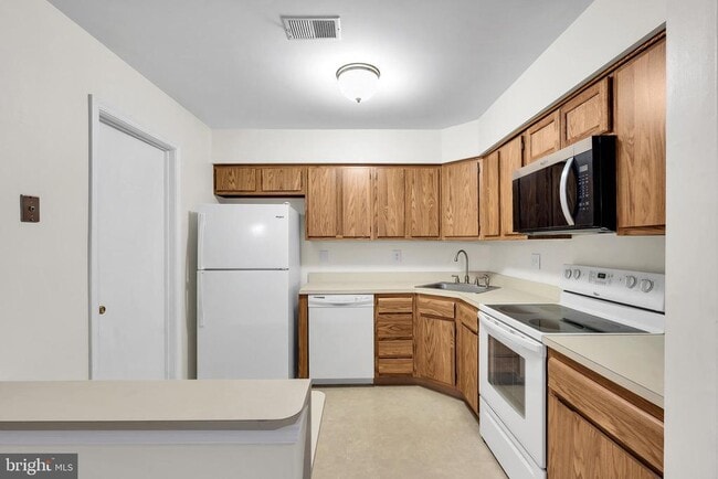 Building Photo - 60B Sumac Ct