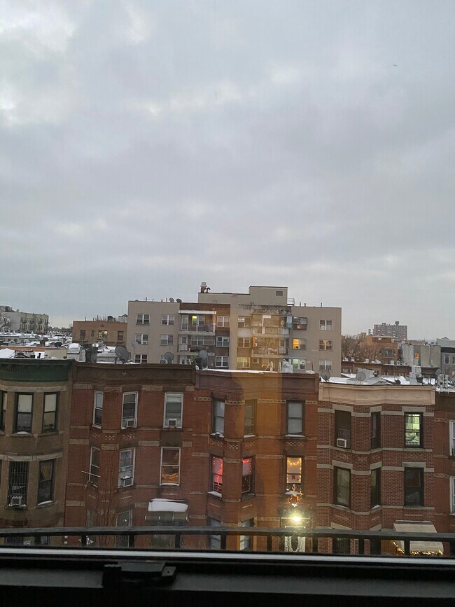 Building Photo - 539 51st St