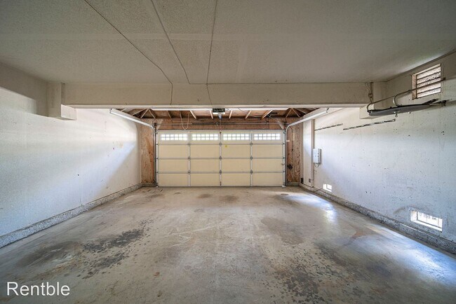 Building Photo - 3 br, 2.5 bath House - 15483 Oakdale Road