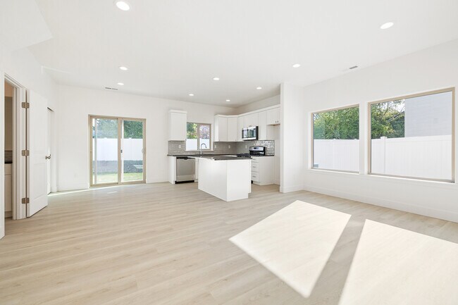 Building Photo - 1163 S Underwood St