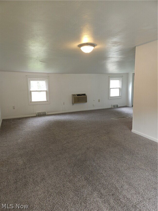 Foto del edificio - 4660 Darrow Rd
