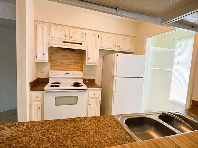 Foto del edificio - 1307 Brenda Ln