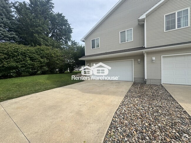 Building Photo - 2703 Patricia Dr
