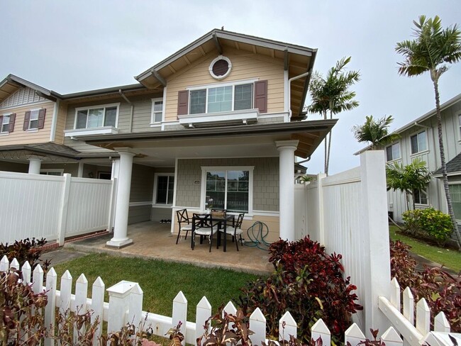 Building Photo - LEASING SPECIAL Great 3 bd/2.5 ba Townhome
