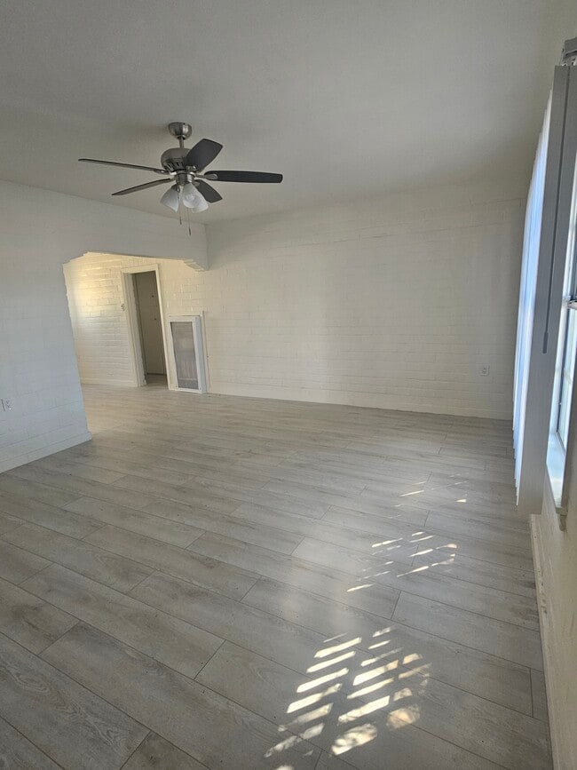 Foto del edificio - 7107 Etiwanda Ave