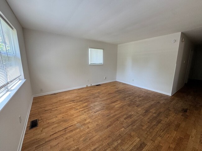 Foto del edificio - 942 W 33rd St