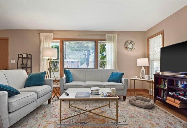 Lower Living - 8903 W Burleigh St