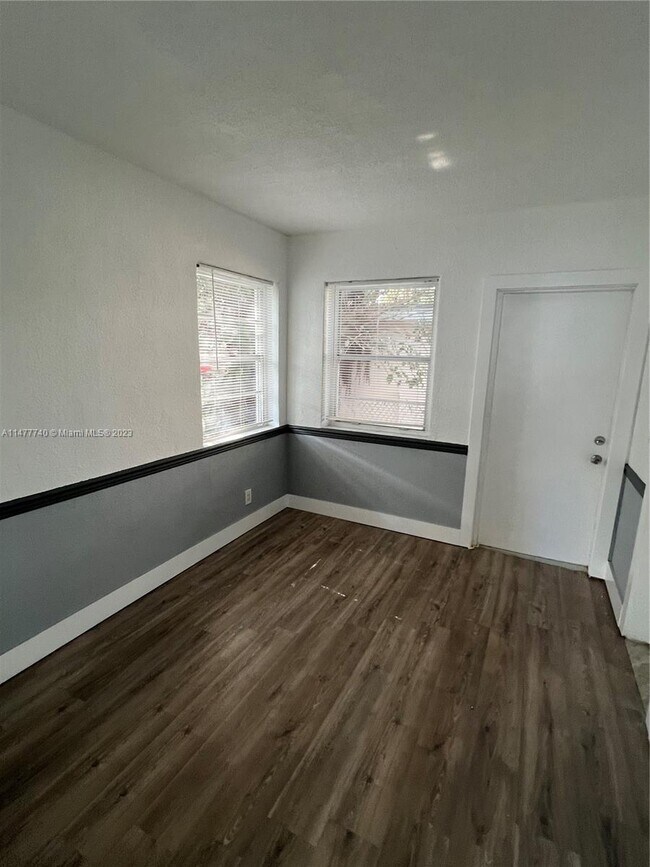 Building Photo - 850 81st St
