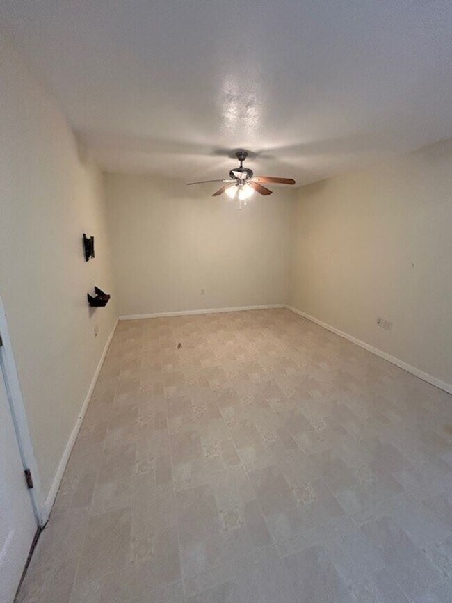 Building Photo - 2200 Ridgecrest Cir