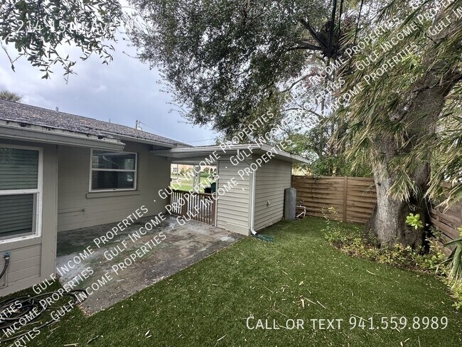 Building Photo - 214 15th Ave W