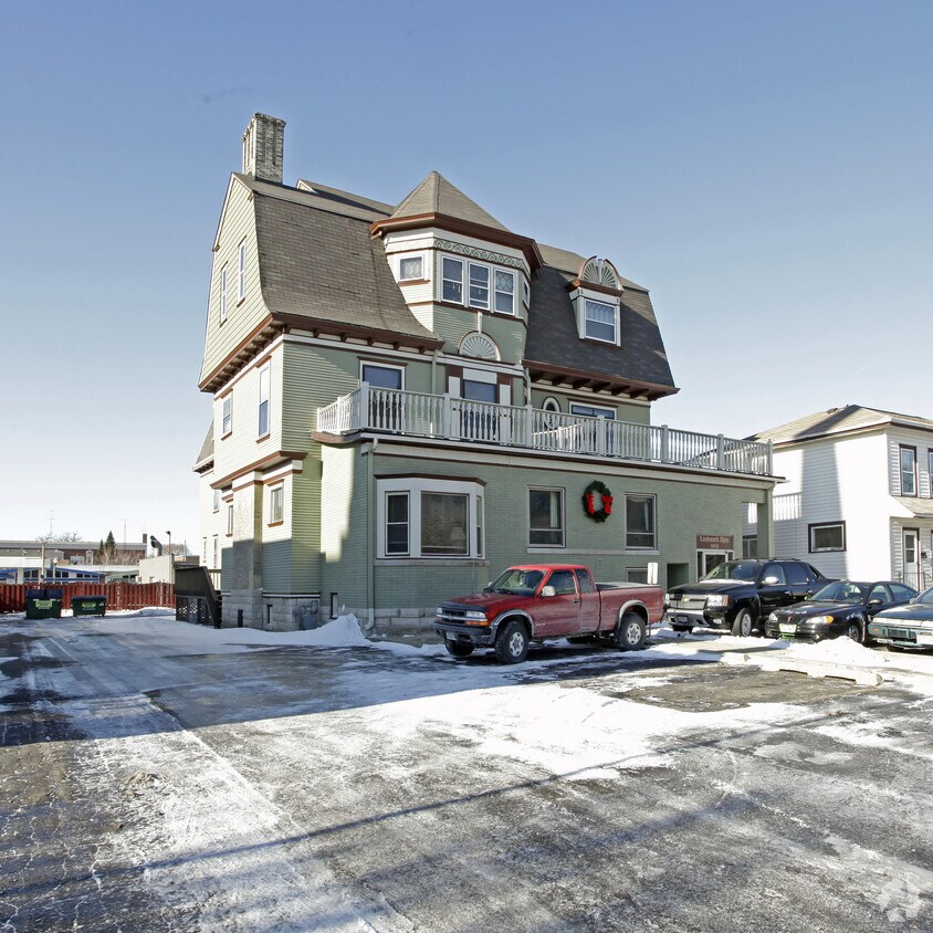 Building Photo - 5918 8th Ave