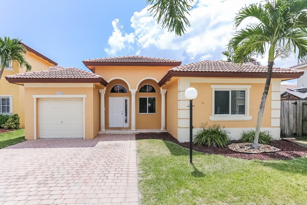 Primary Photo - 1241 NE 41st Pl