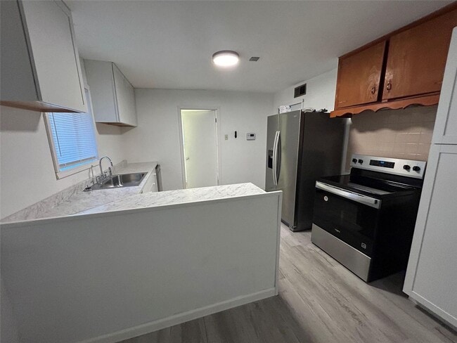 Foto del edificio - 617 Forest Ln