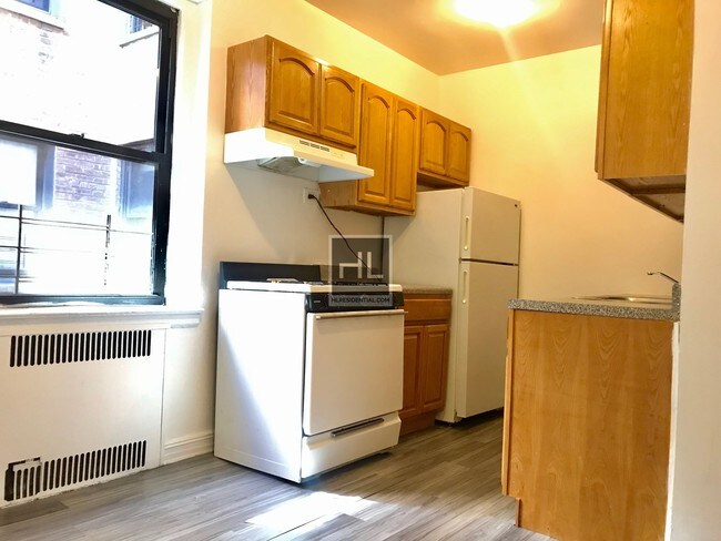 Building Photo - STUDIO/JACKSON HEIGHTS/ ELMHURST AVENUE