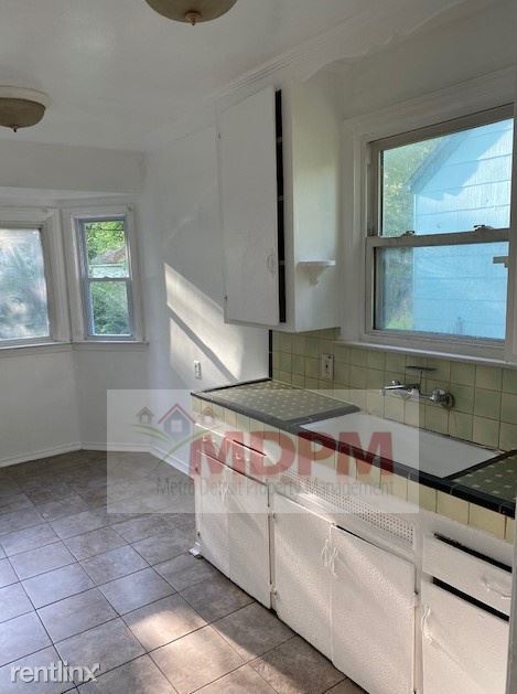 Foto del edificio - 2 br, 1 bath House - 18720 Stahelin Ave