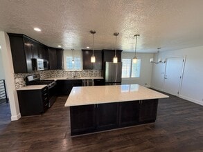 Building Photo - 286 Paulette Way