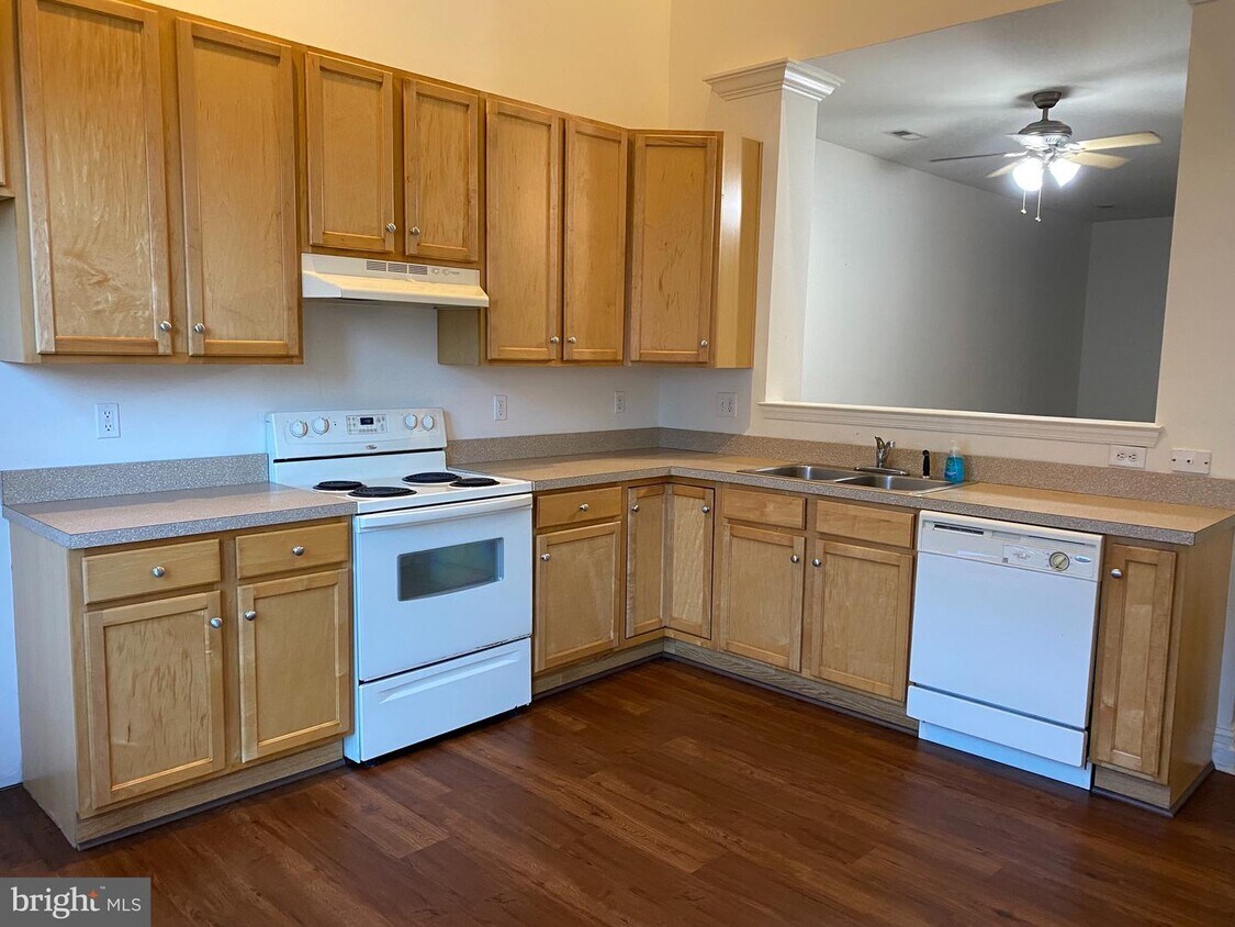 Primary Photo - 122 Sandridge Ct