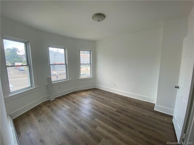 Foto del edificio - 222 Maplewood Ave