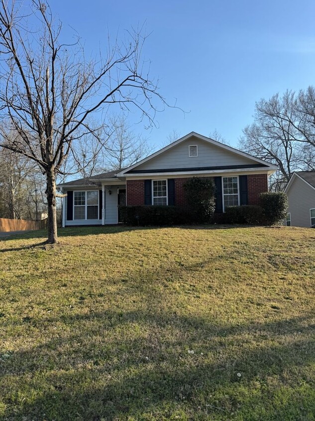 Primary Photo - 4 bedroom 2 bathroom