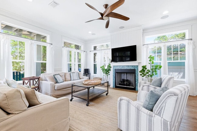 Building Photo - 285 Cassine Garden Cir