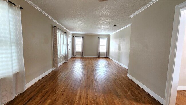 Building Photo - 4901 Houston Dr