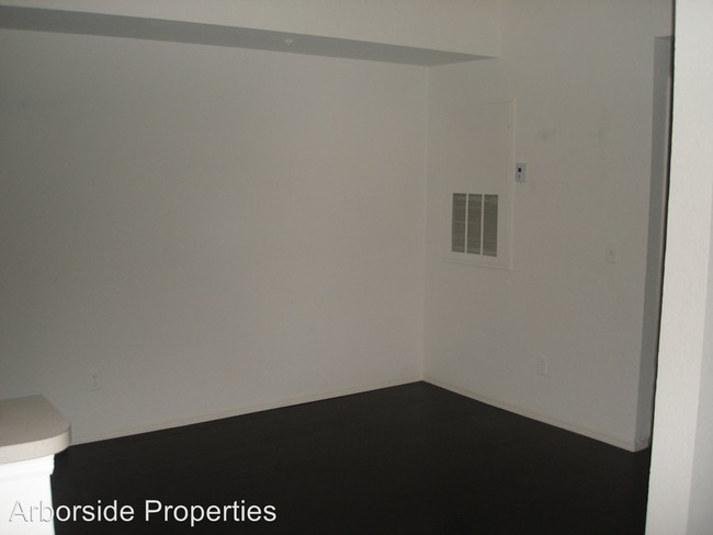 Building Photo - 443 Jordan Stuart Cir