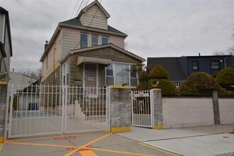 Building Photo - 24-10 Gillmore St