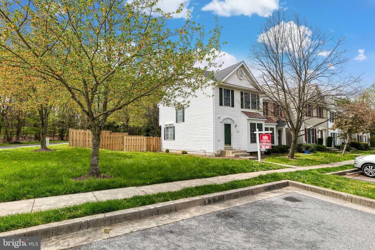 Primary Photo - 2 Amberlady Ct
