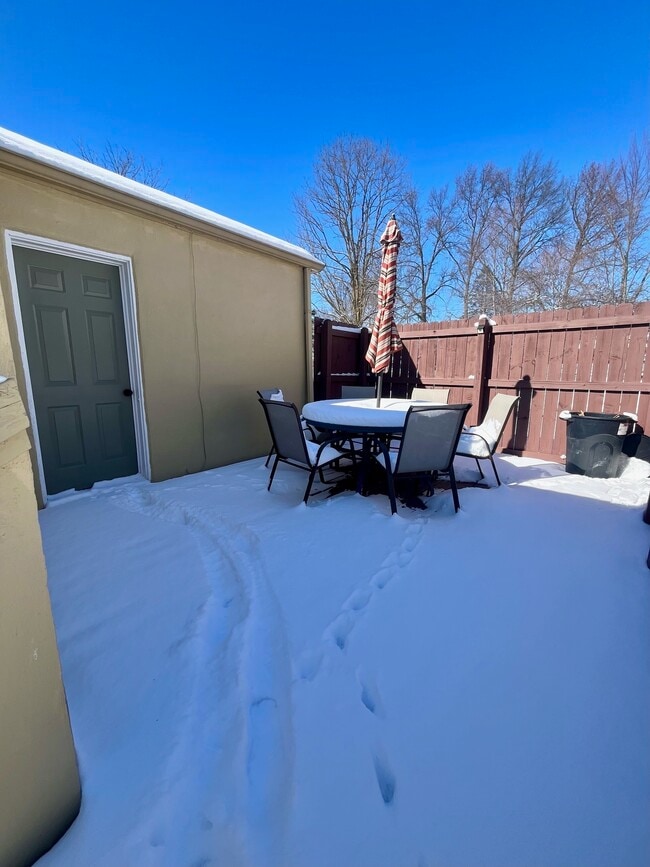 Foto del edificio - 161 Bosstick Ave