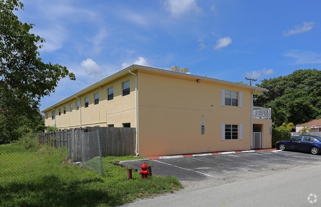 Building Photo - Pineapple Grove