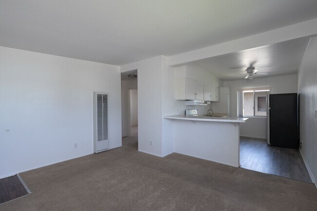 Building Photo - 2 Bedroom + 1 Bathroom Apartment | Oxnard Shores | Unfurnished