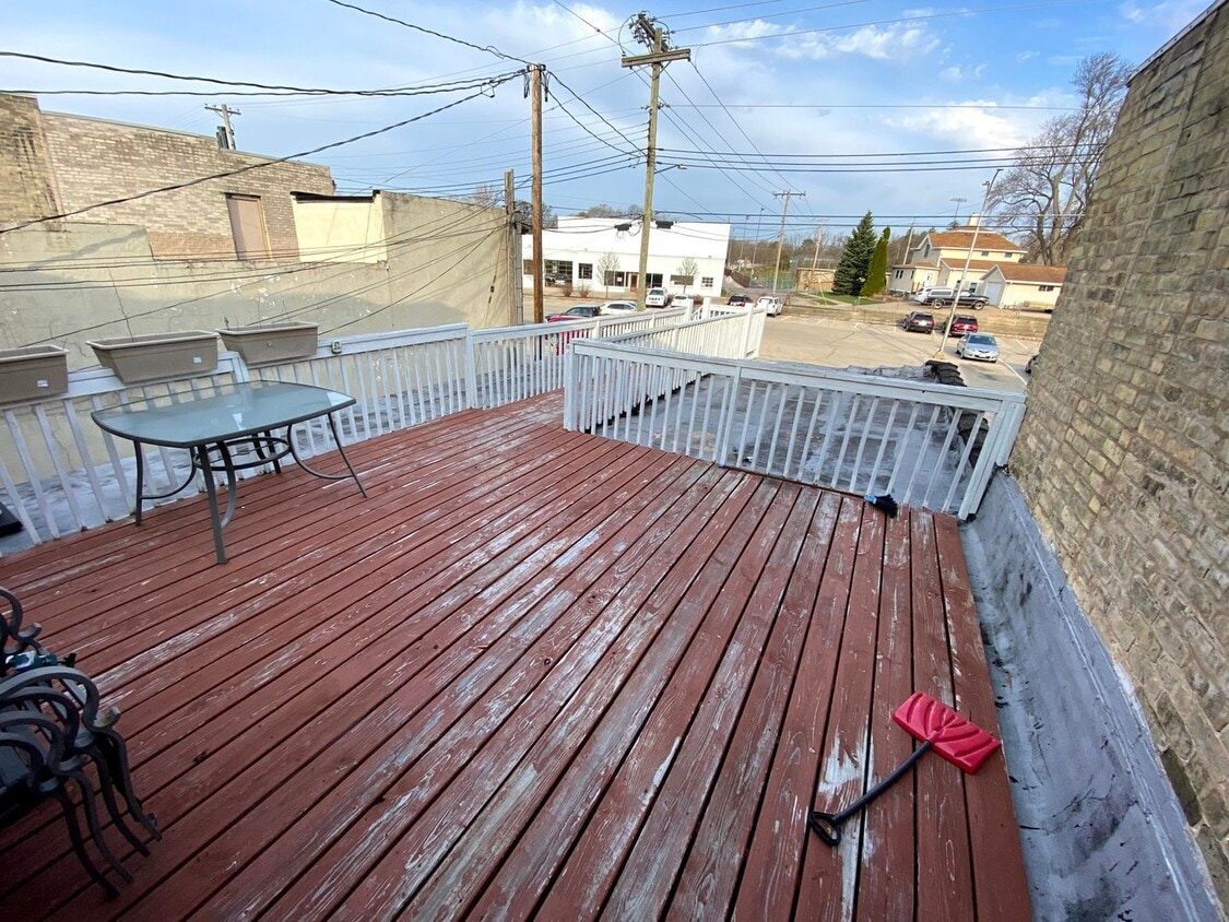 Foto del edificio - 135 N Main St