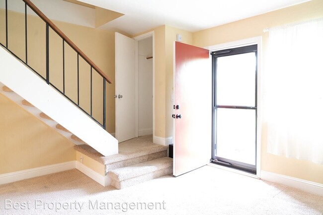 Building Photo - 2 br, 2.5 bath House - 515 Tamarack Dr. #18