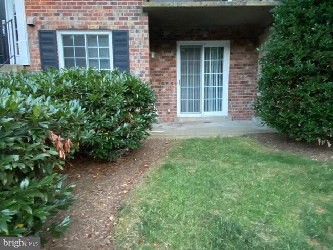 Building Photo - 1531 Colonial Dr