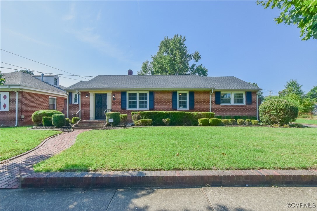 Primary Photo - 711 Lincoln Ave