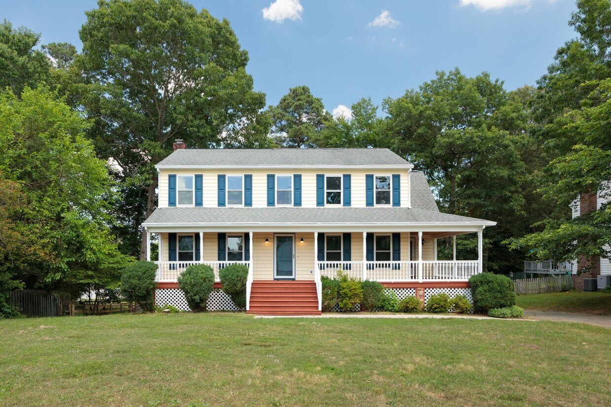 Primary Photo - Large 5 Bedroom/3.5 Bathroom Home in Mecha...