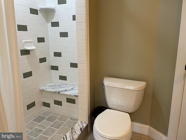 Foto del edificio - 115 W 5th St