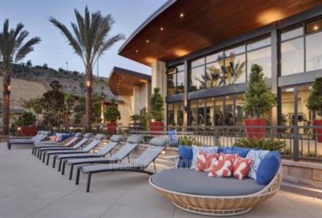 Building Photo - 8332 Ridge Ct