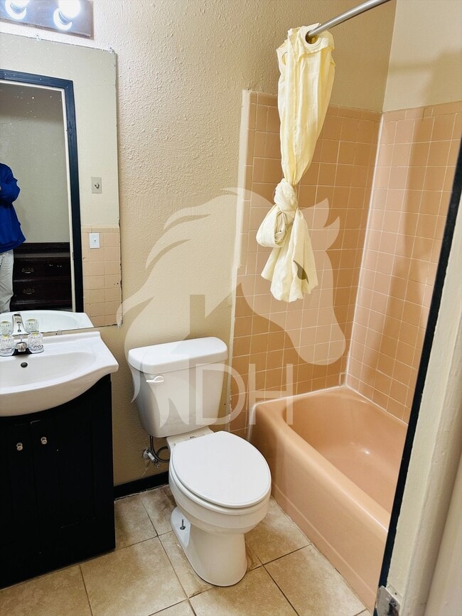 Building Photo - "Discover Cozy Living: Charming Studio Oasis in Woodward!"