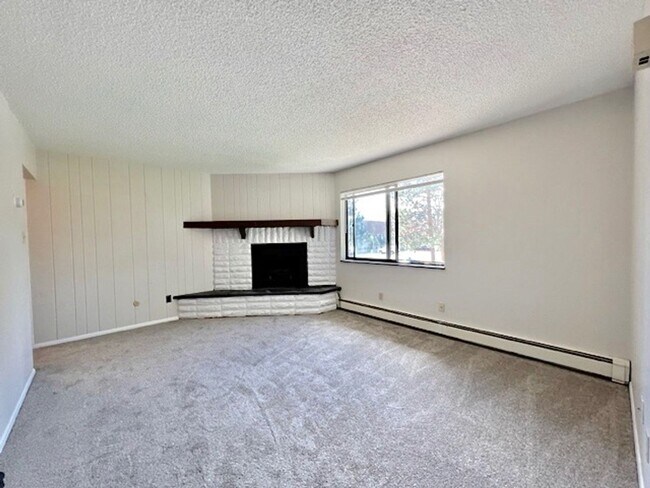 Foto del edificio - 6455 Yvonne Way