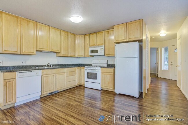 Foto del edificio - 3 br, 2 bath House - 4571 E Hwy 20, Nice, ...