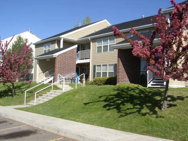 Building Photo - Parkway Apartments - Elko